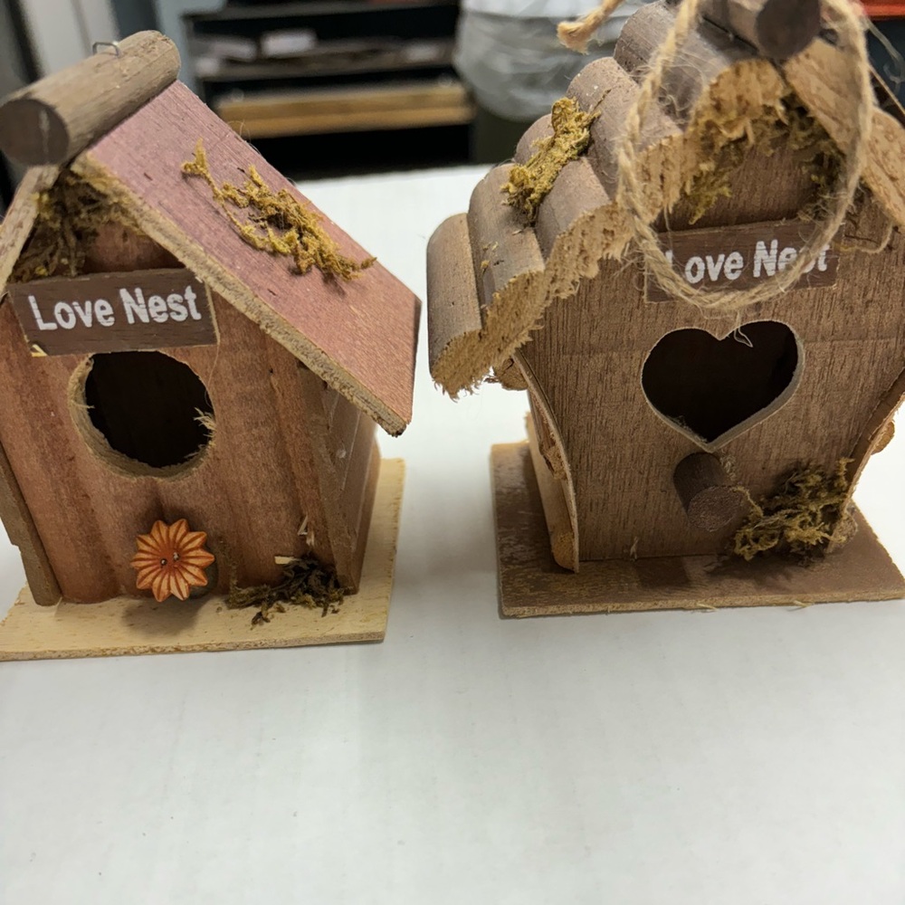 2 cute birdhouses for crafts.